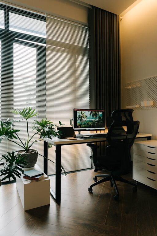 How to Create a Relaxing and Productive Home Office Environment